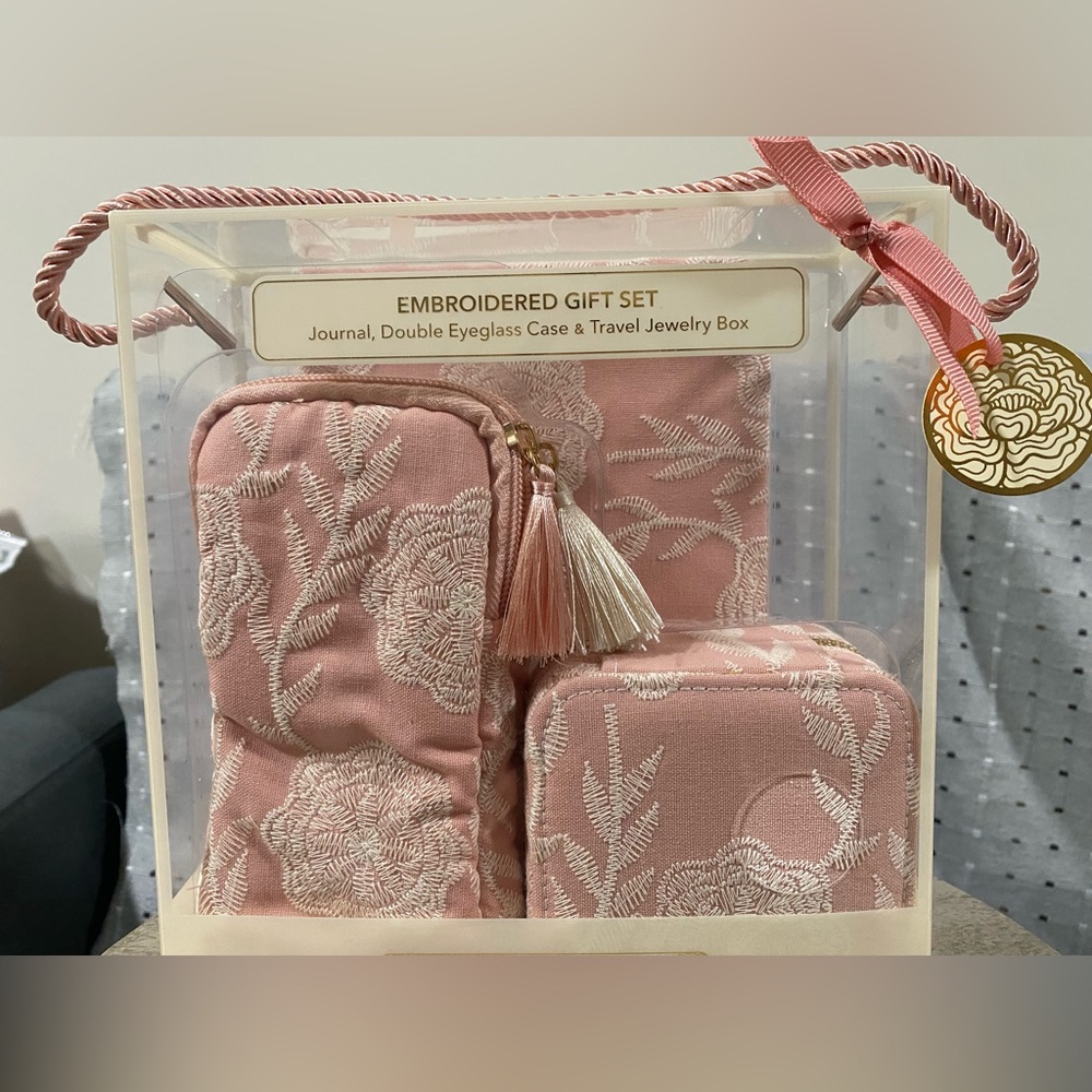 NEW Embroidered Gift Set - Picture 8 of 15